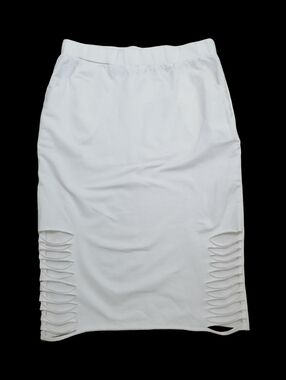 3/＄44🐳🐳 white pencil skirt with stretchy waist and cut out side details